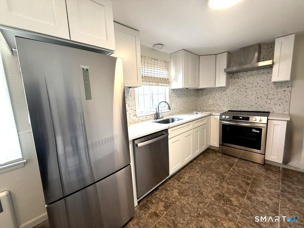 158 Colton Street Windsor, CT 06095 - Photo 2 of 15