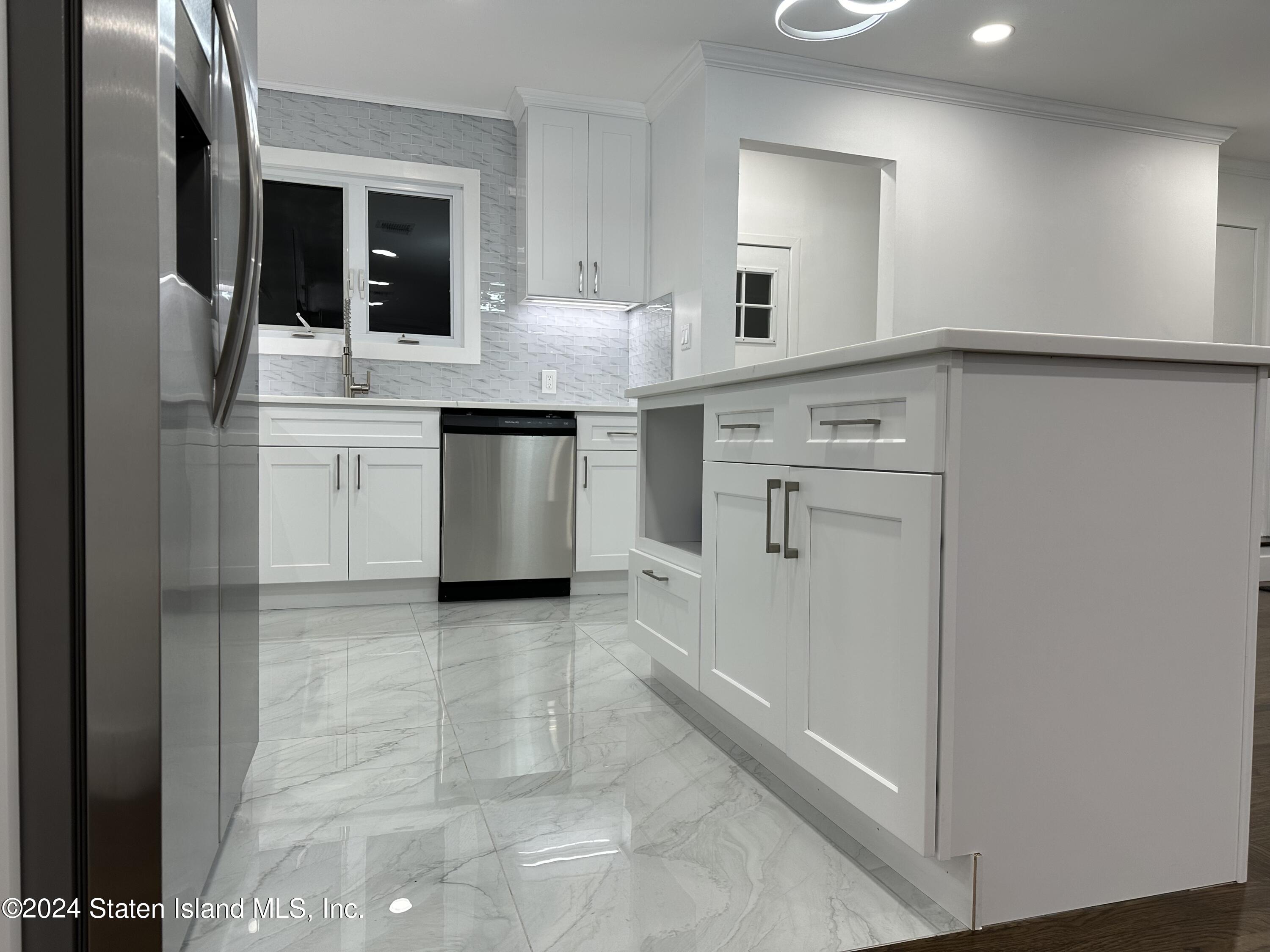 81 Manor Road Staten Island, NY 10310 - Photo 11 of 44 Kitchen