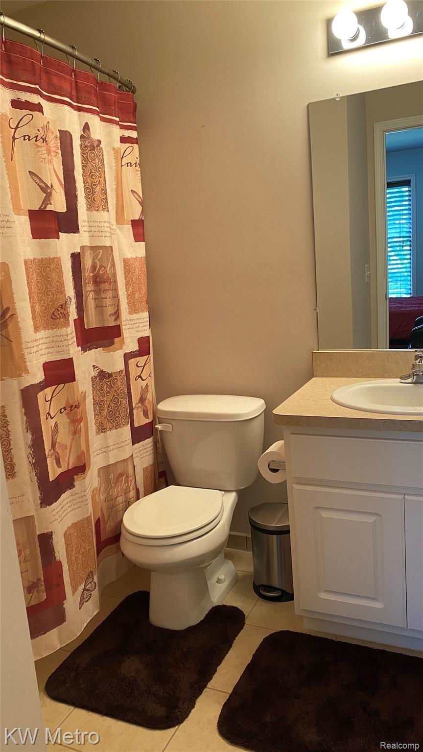 45568 Rathmore Drive Macomb, MI 48044 - Photo 9 of 20 Full bathroom upstairs