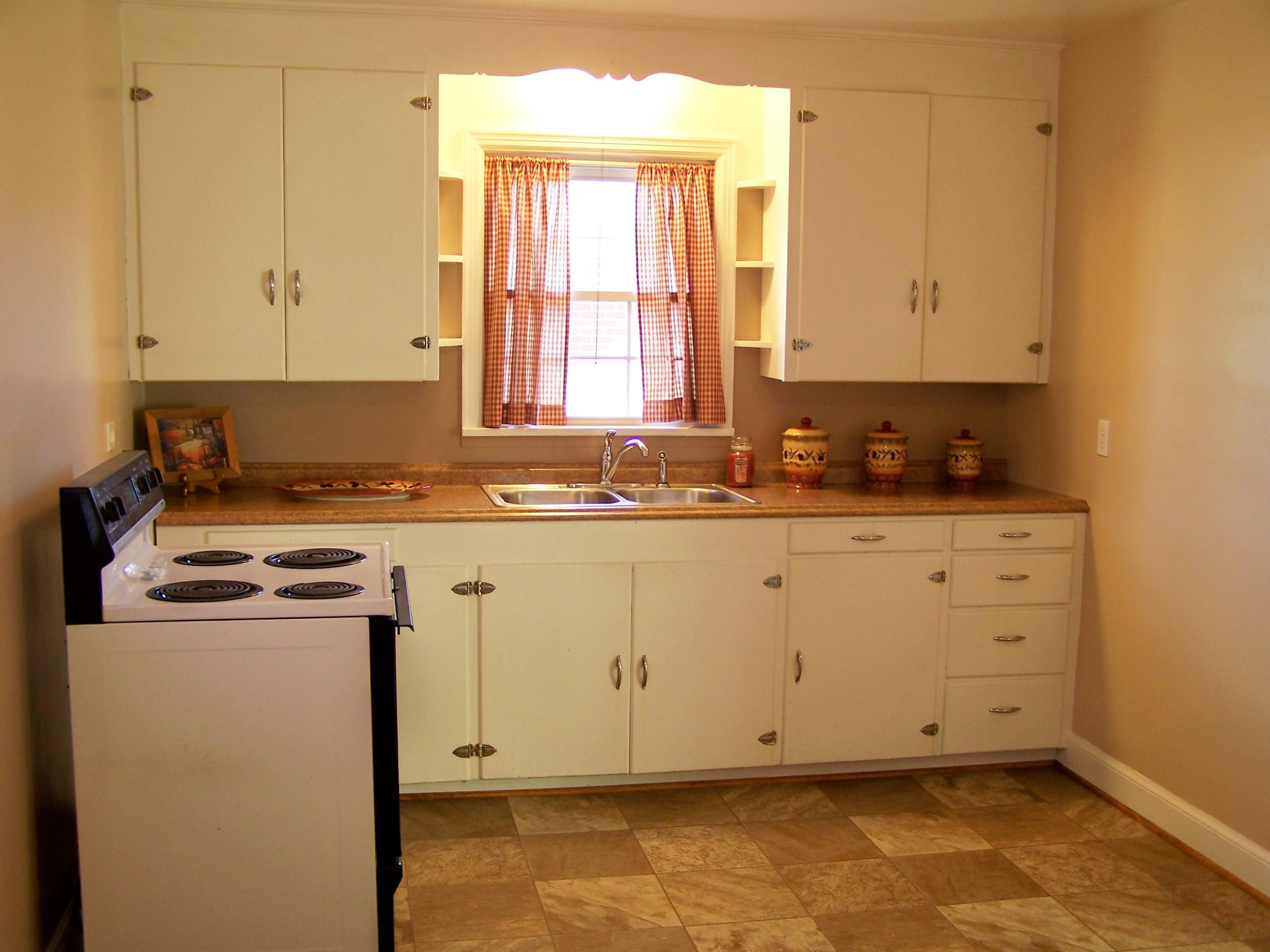 538 Dexter Road Roanoke, VA 24019 - Photo 13 of 26 Large Eat-in Kitchen