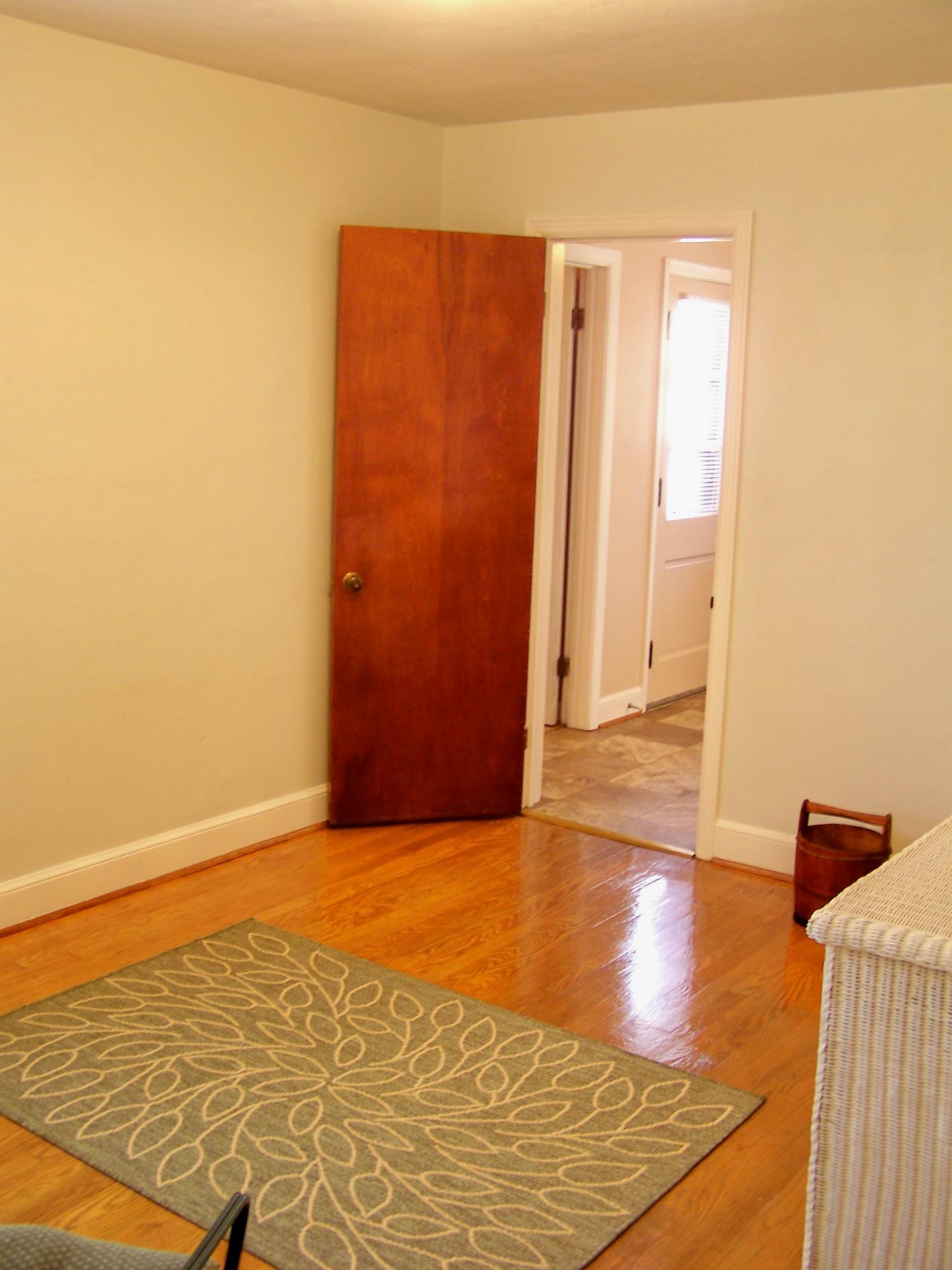 538 Dexter Road Roanoke, VA 24019 - Photo 16 of 26 BR #1 between Kitchen & Hallway