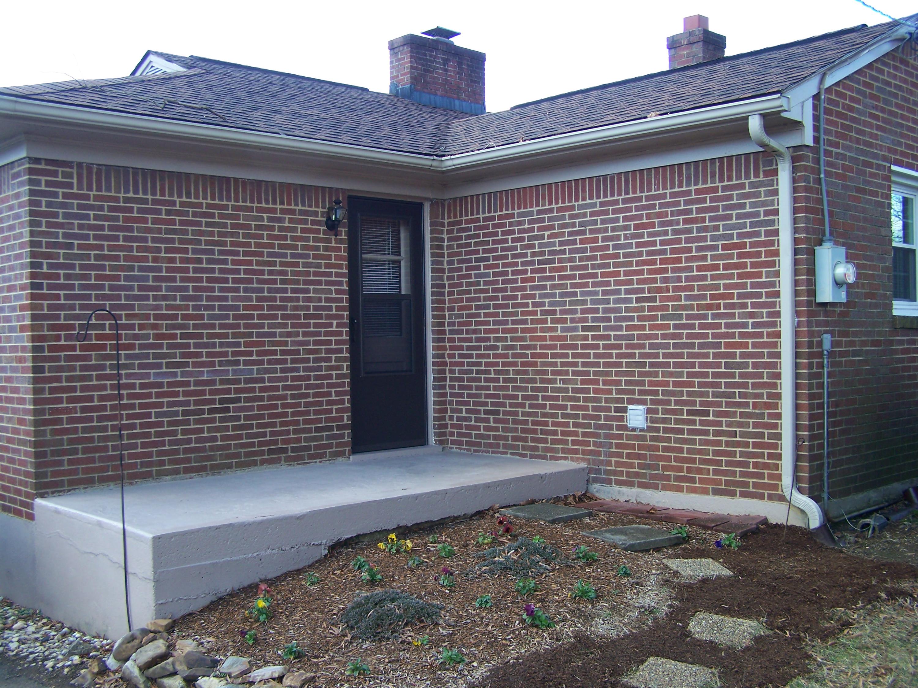 538 Dexter Road Roanoke, VA 24019 - Photo 4 of 26 Back Door & Stoop