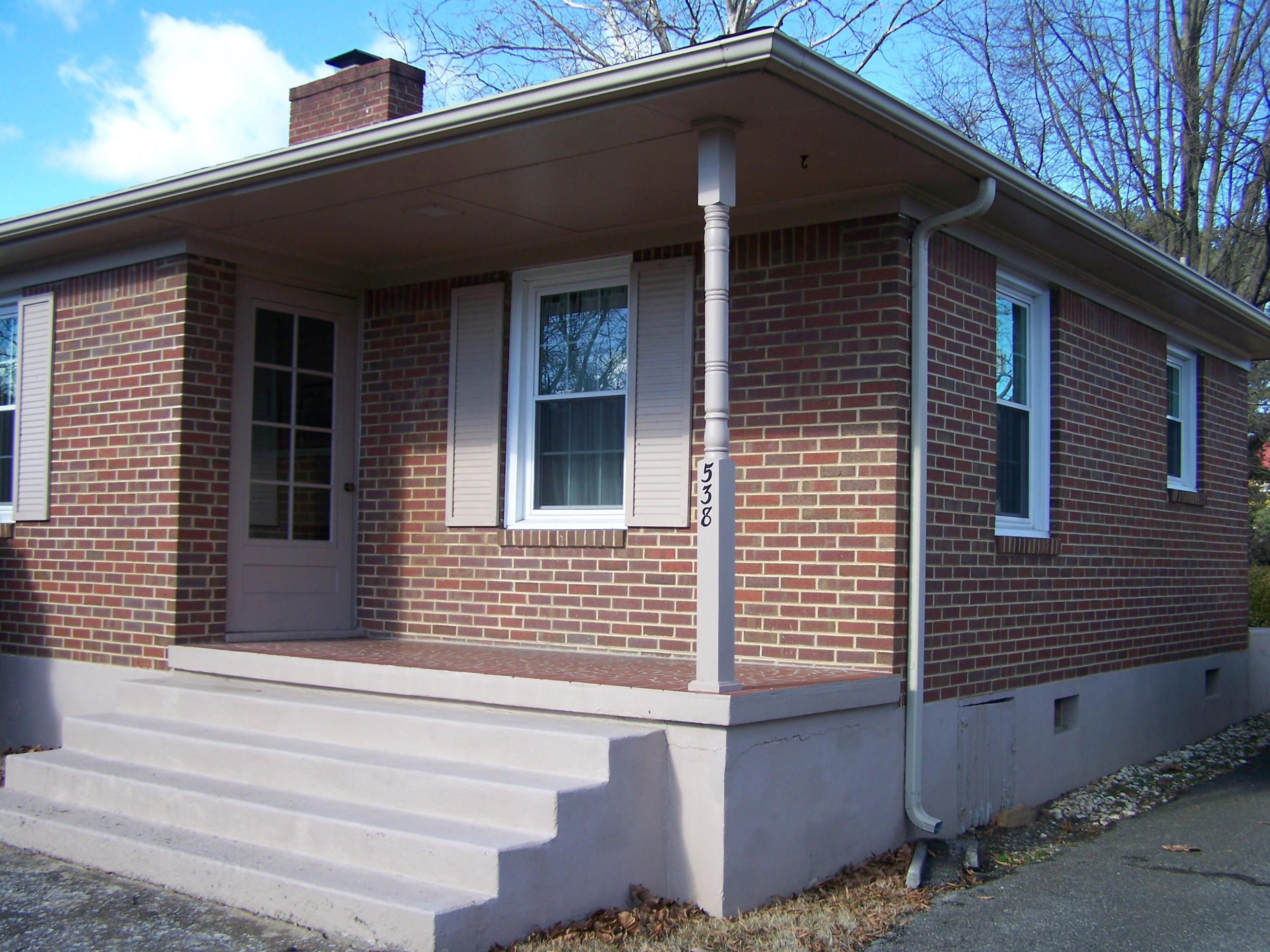 538 Dexter Road Roanoke, VA 24019 - Photo 5 of 26 Front Porch... Let's Go Inside!