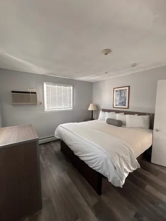 $2,000 | 642 Boston Neck Road, North Kingstown, RI 02852