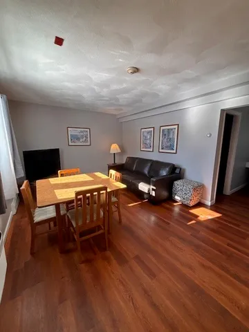 $2,000 | 642 Boston Neck Road, North Kingstown, RI 02852