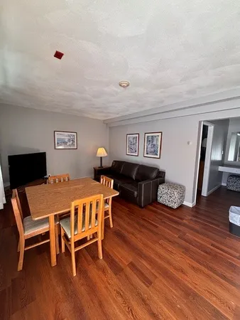 $2,000 | 642 Boston Neck Road, North Kingstown, RI 02852