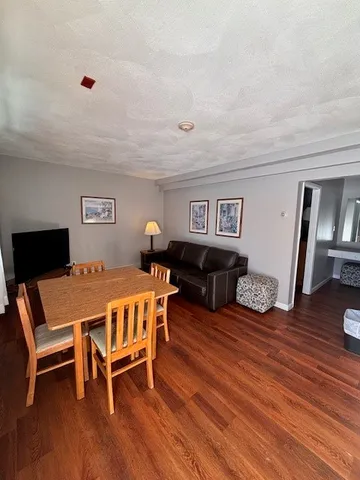 $2,000 | 642 Boston Neck Road, North Kingstown, RI 02852