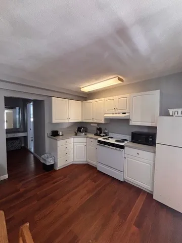 $2,000 | 642 Boston Neck Road, North Kingstown, RI 02852