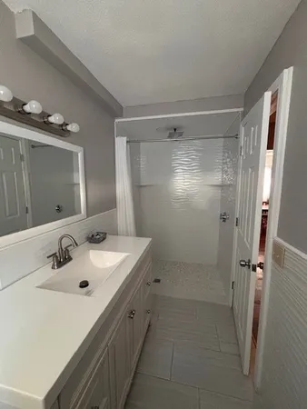 $2,000 | 642 Boston Neck Road, North Kingstown, RI 02852