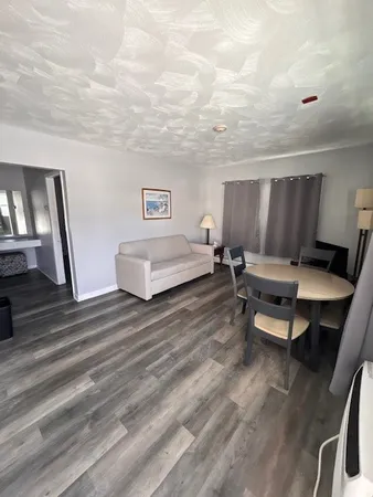 $2,000 | 642 Boston Neck Road, North Kingstown, RI 02852