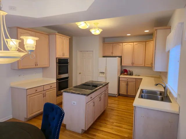 $549,900 | 7390 Bittersweet Drive, Gurnee, IL 60031