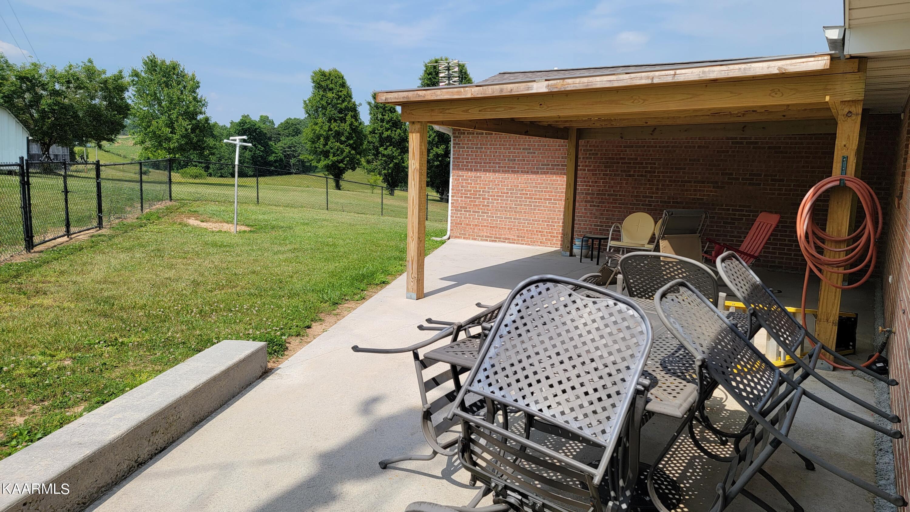 976 Coleman Road Tazewell, TN 37879 - Photo 23 of 42 Back Deck