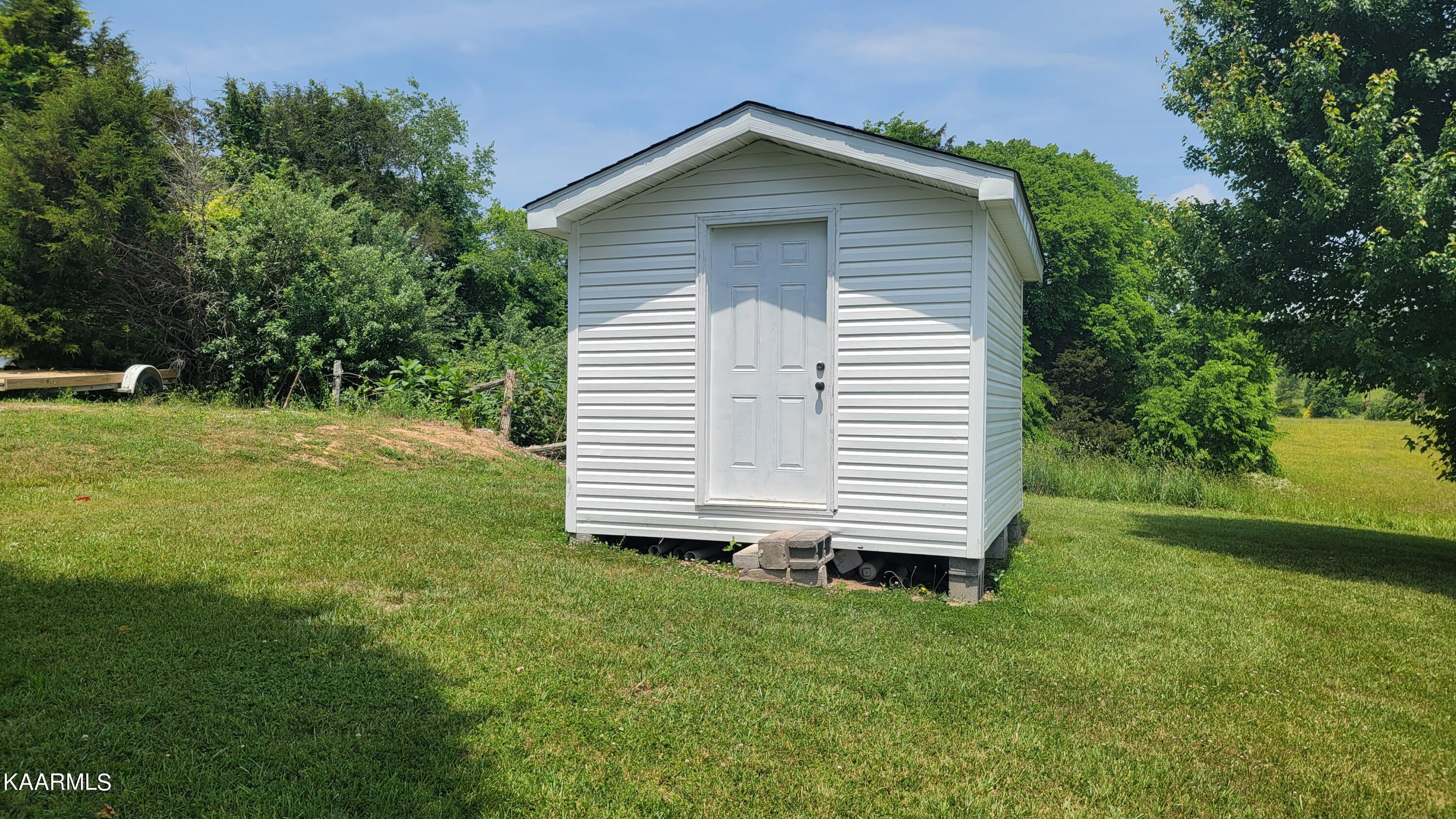 976 Coleman Road Tazewell, TN 37879 - Photo 5 of 42 20230522_125602