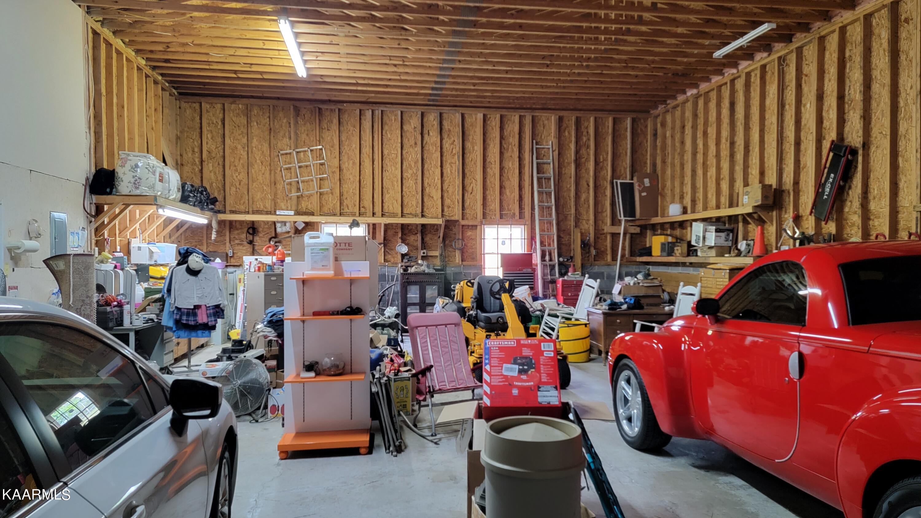 976 Coleman Road Tazewell, TN 37879 - Photo 6 of 42 Basement Garage