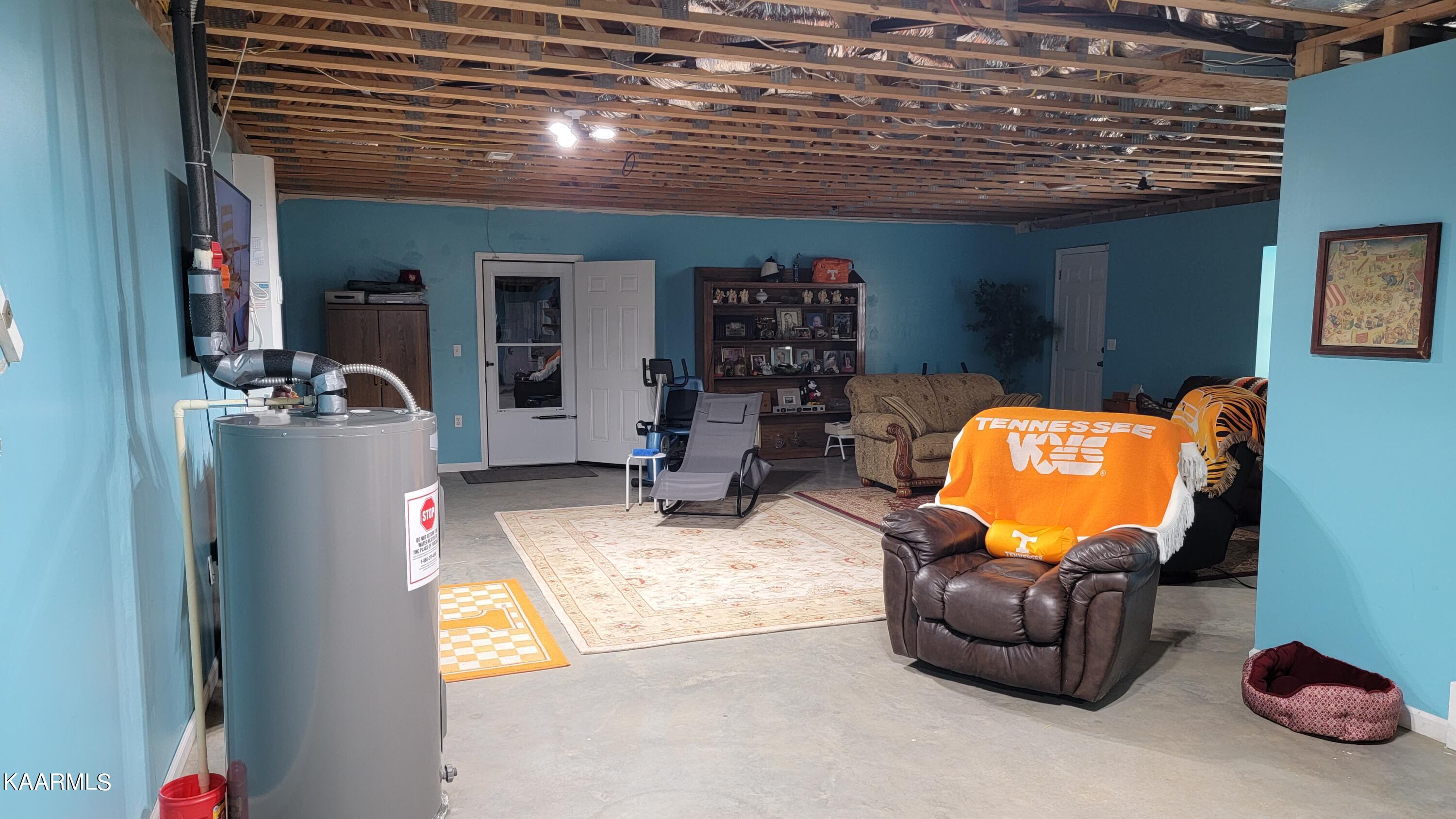 976 Coleman Road Tazewell, TN 37879 - Photo 9 of 42 Family Room