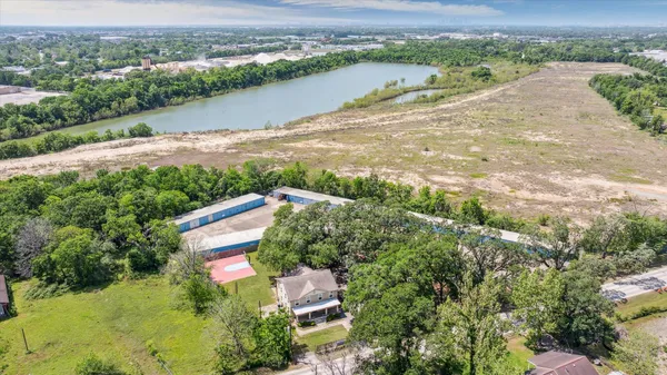an aerial view of ocean residential house with outdoor space and trees around