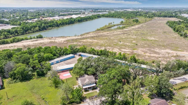 an aerial view of ocean residential house with outdoor space and trees around