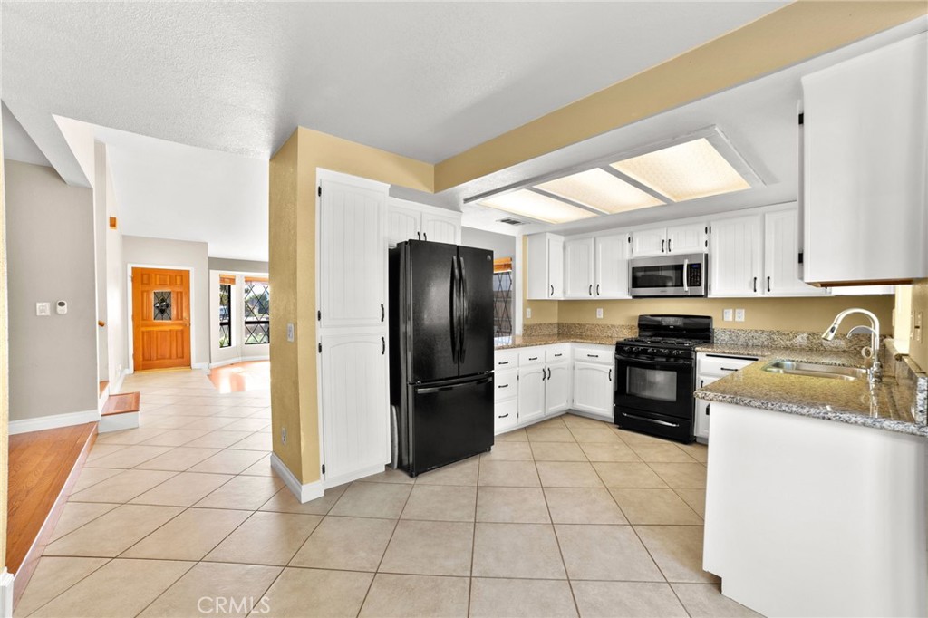 17800 Rancho Bonita Road Victorville, CA 92395 - Photo 12 of 52