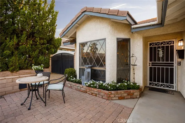 a view of a house with backyard and sitting area
