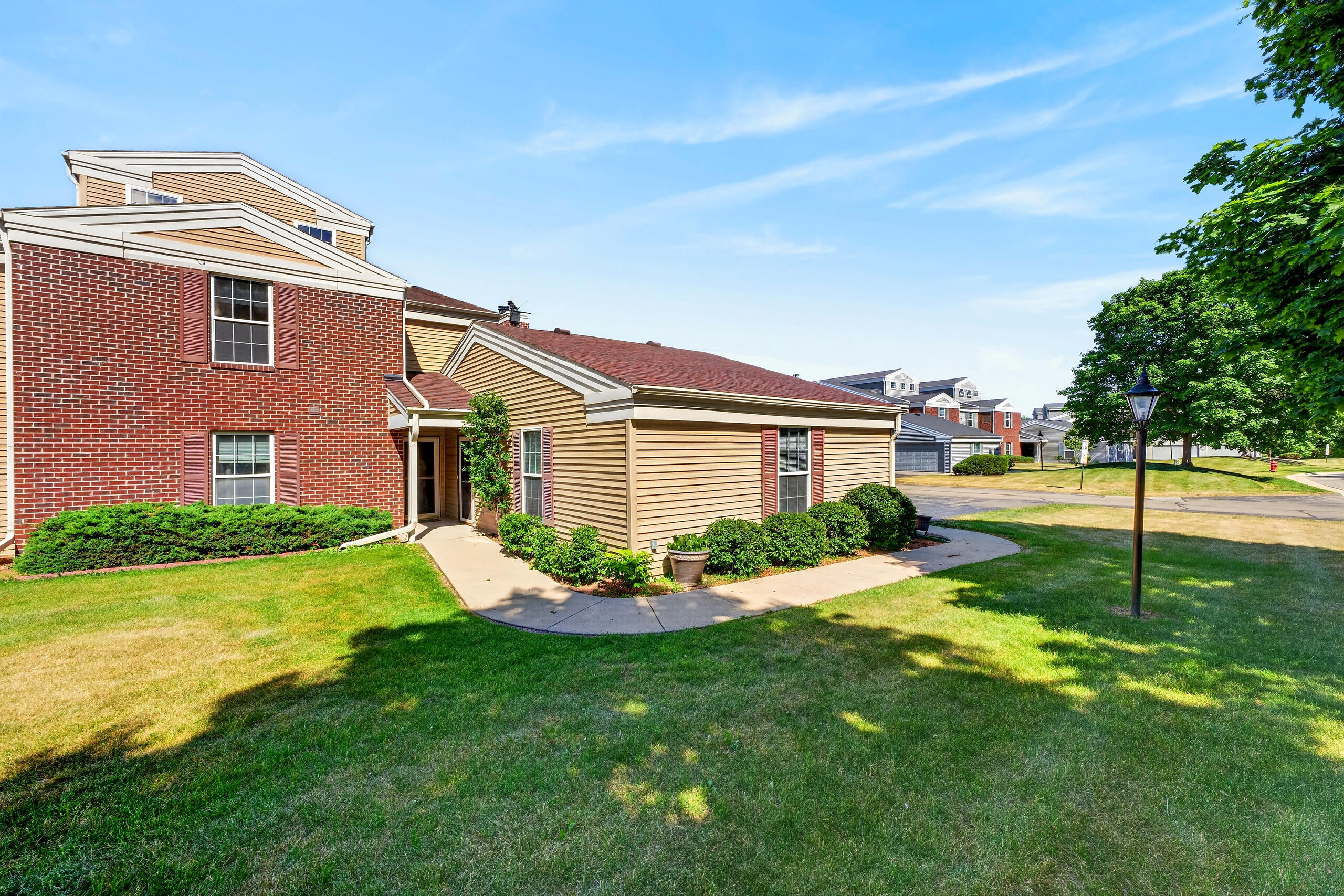 N16-w26593 Tall Reeds Lane, Unit H Pewaukee, WI 53072 - Photo 23 of 35 Private Entry