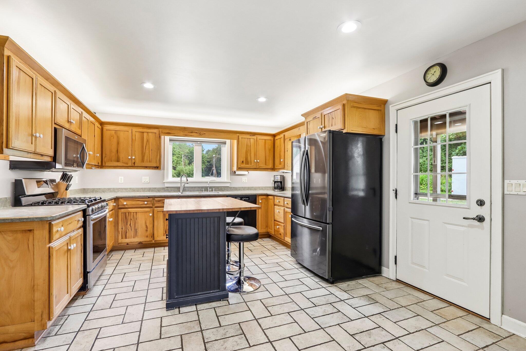 S17-w32648 Mickle Road Dousman, WI 53118 - Photo 9 of 40 Kitchen