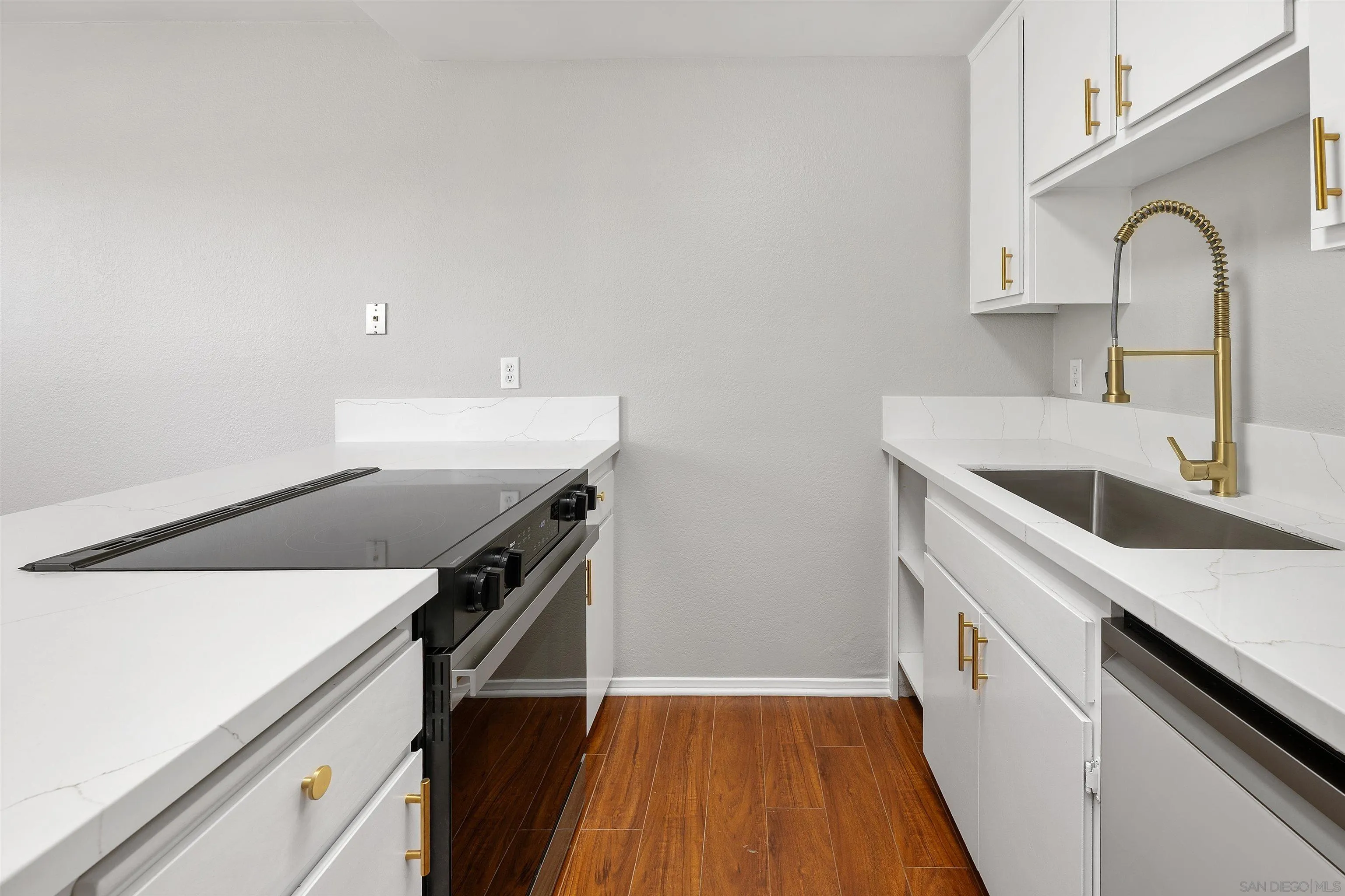 2157 Arnold Way, Unit 312 Alpine, CA 91901 - Photo 13 of 26 a utility room with dryer and washer
