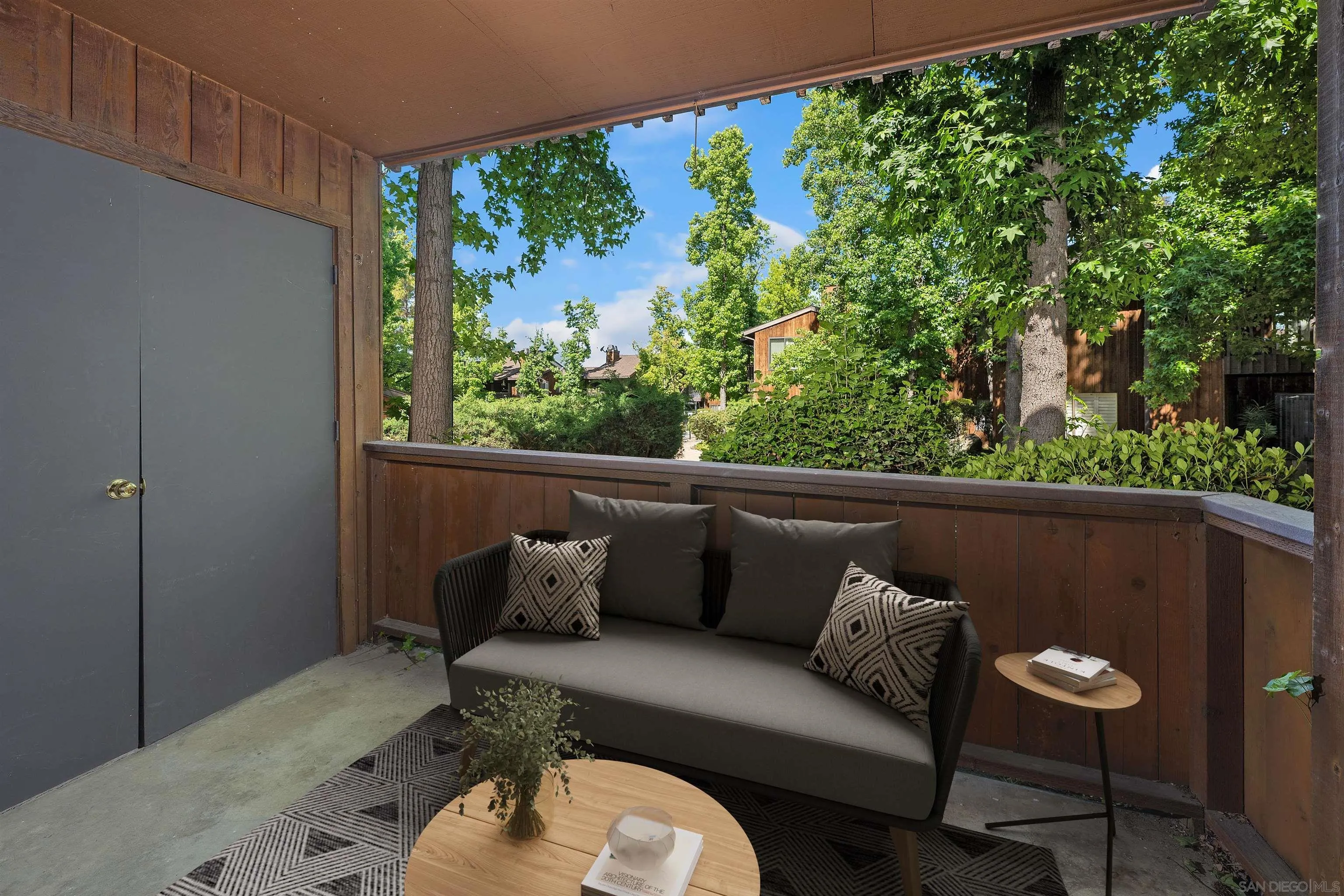 2157 Arnold Way, Unit 312 Alpine, CA 91901 - Photo 20 of 26 a balcony with table and chairs