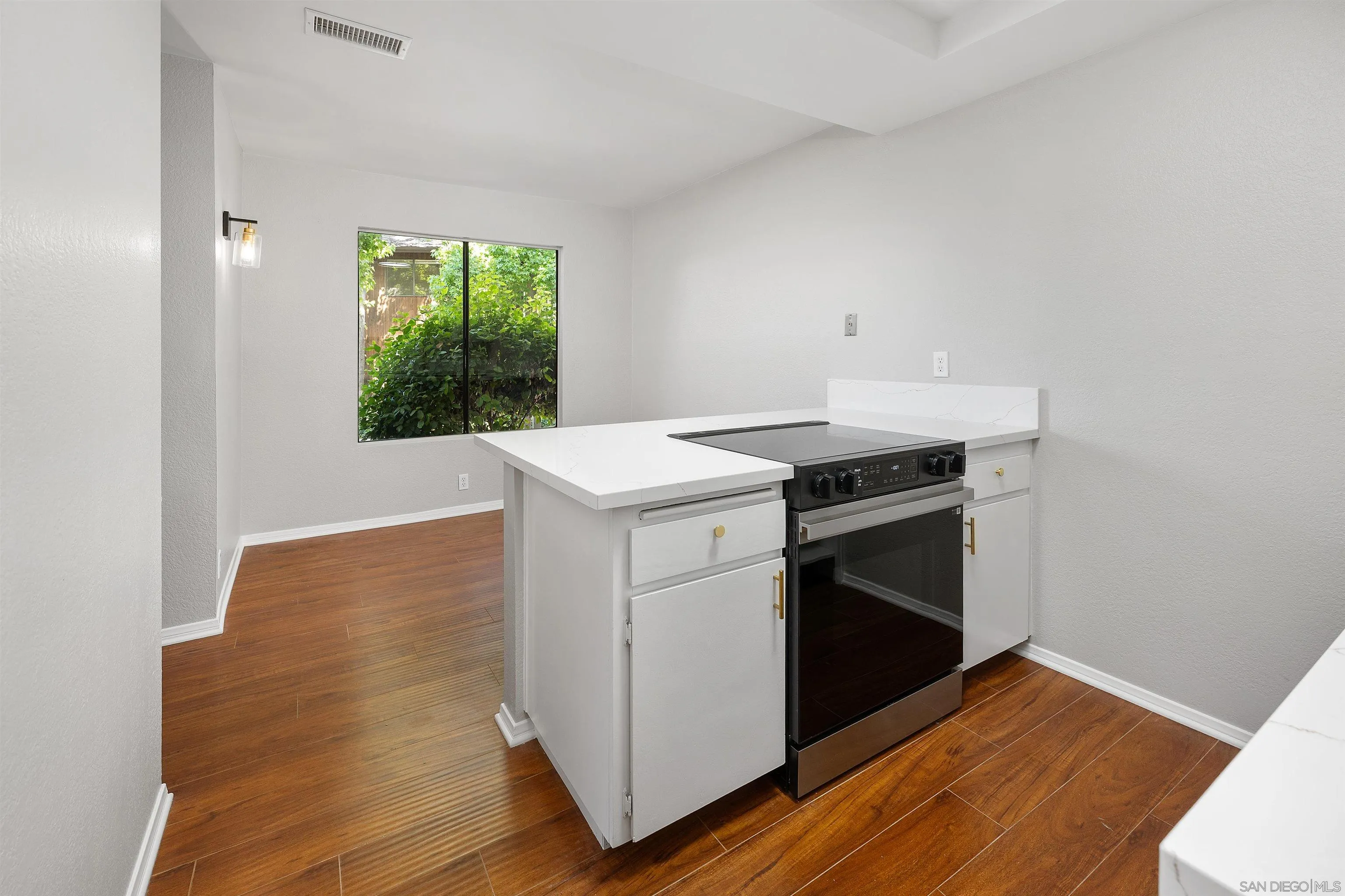 2157 Arnold Way, Unit 312 Alpine, CA 91901 - Photo 9 of 26 a utility room with washer and dryer