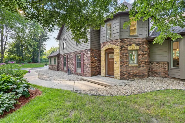 $1,100,000 | 2127 Vintage Drive, Fitchburg, WI 53575