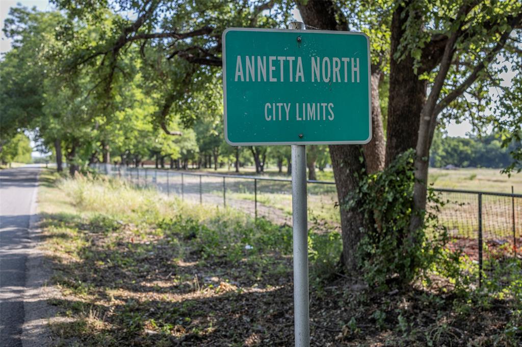 401 Dixon Road Aledo, TX 76008 - Photo 2 of 10 a sign of golf club on a tree