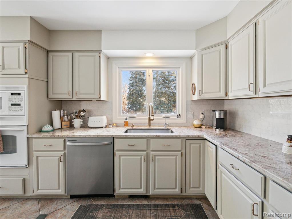 5440 Ridge Trail North Clarkston, MI 48348 - Photo 13 of 50