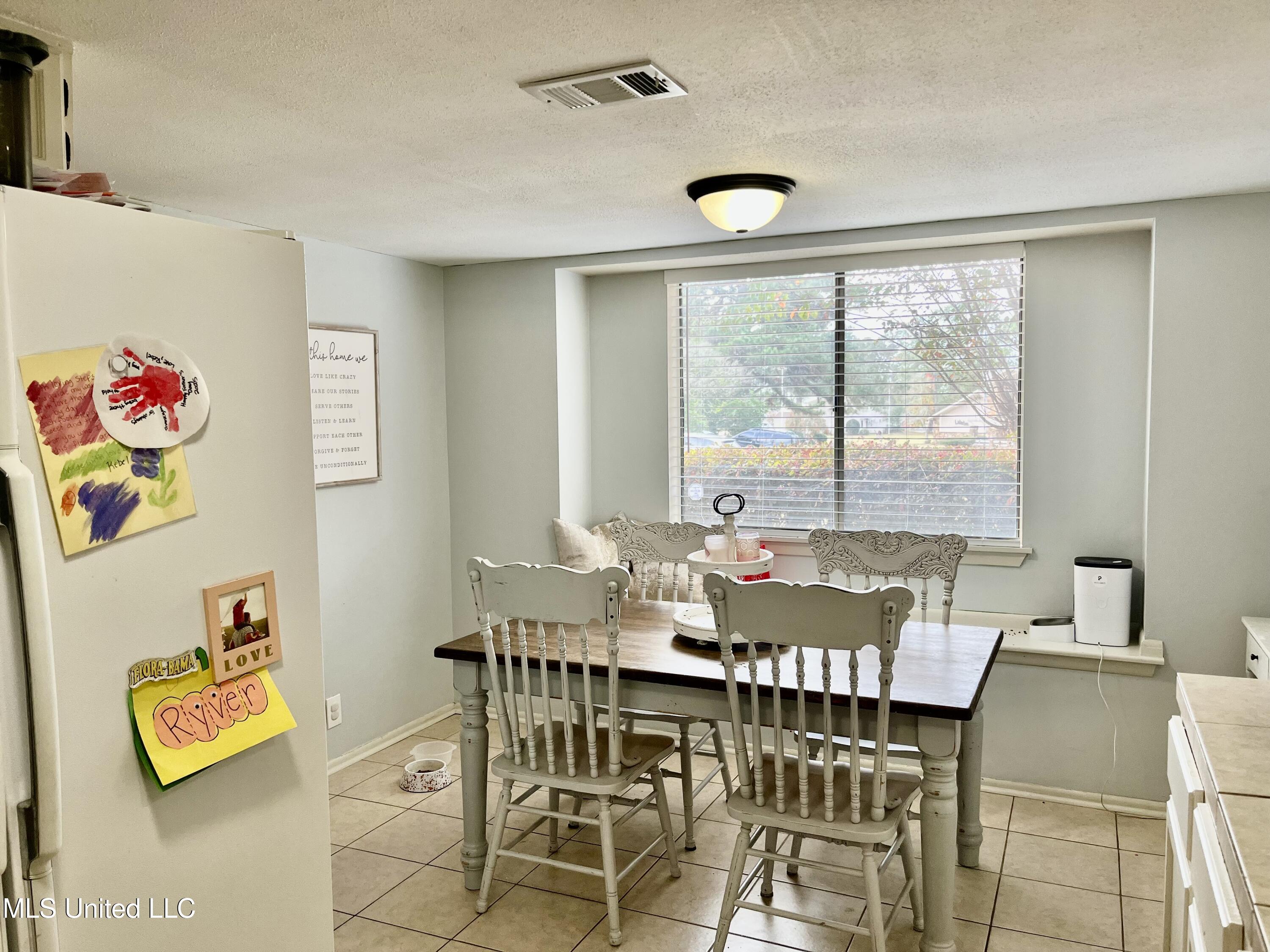 406 Lakebend Place Brandon, MS 39042 - Photo 4 of 19 IMG_2908