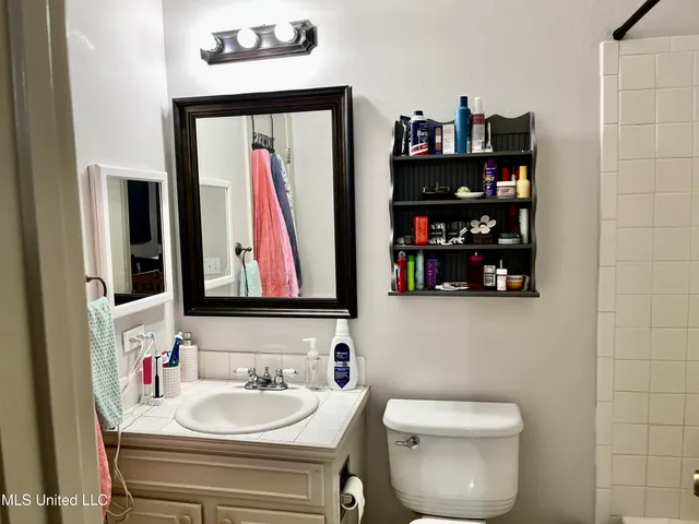 $170,000 | 406 Lakebend Place, Brandon, MS 39042