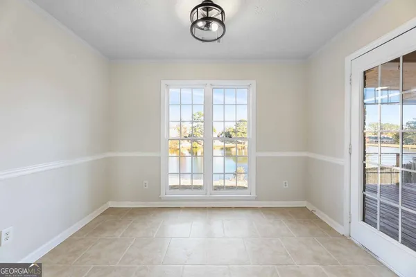 a view of entryway with a window