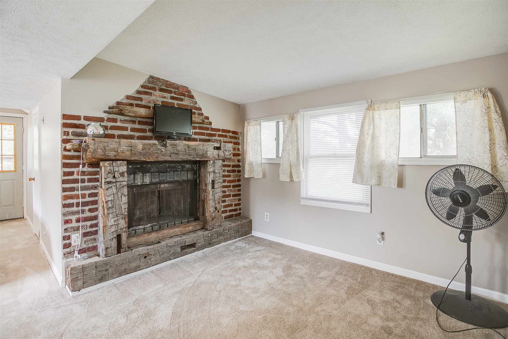 55356 Fir Road Mishawaka, IN 46545 - Photo 12 of 36 Gallery Image 12