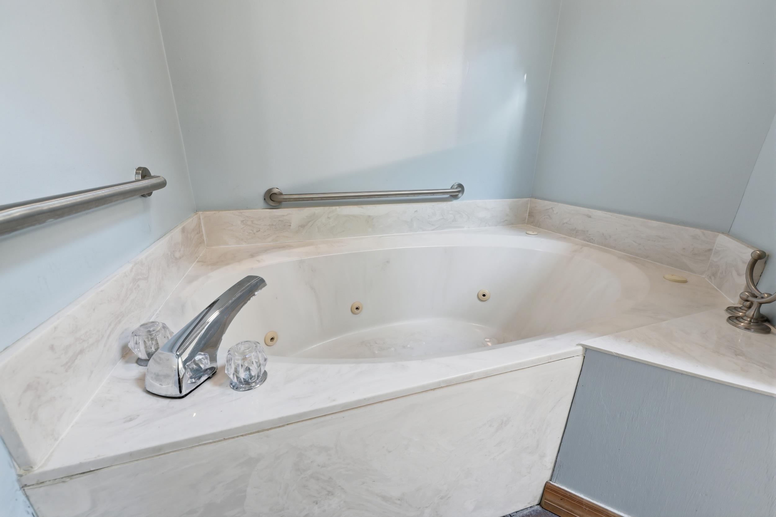 115 Segovia Road St. Augustine, FL 32086 - Photo 21 of 48 a bathroom with a tub and a sink