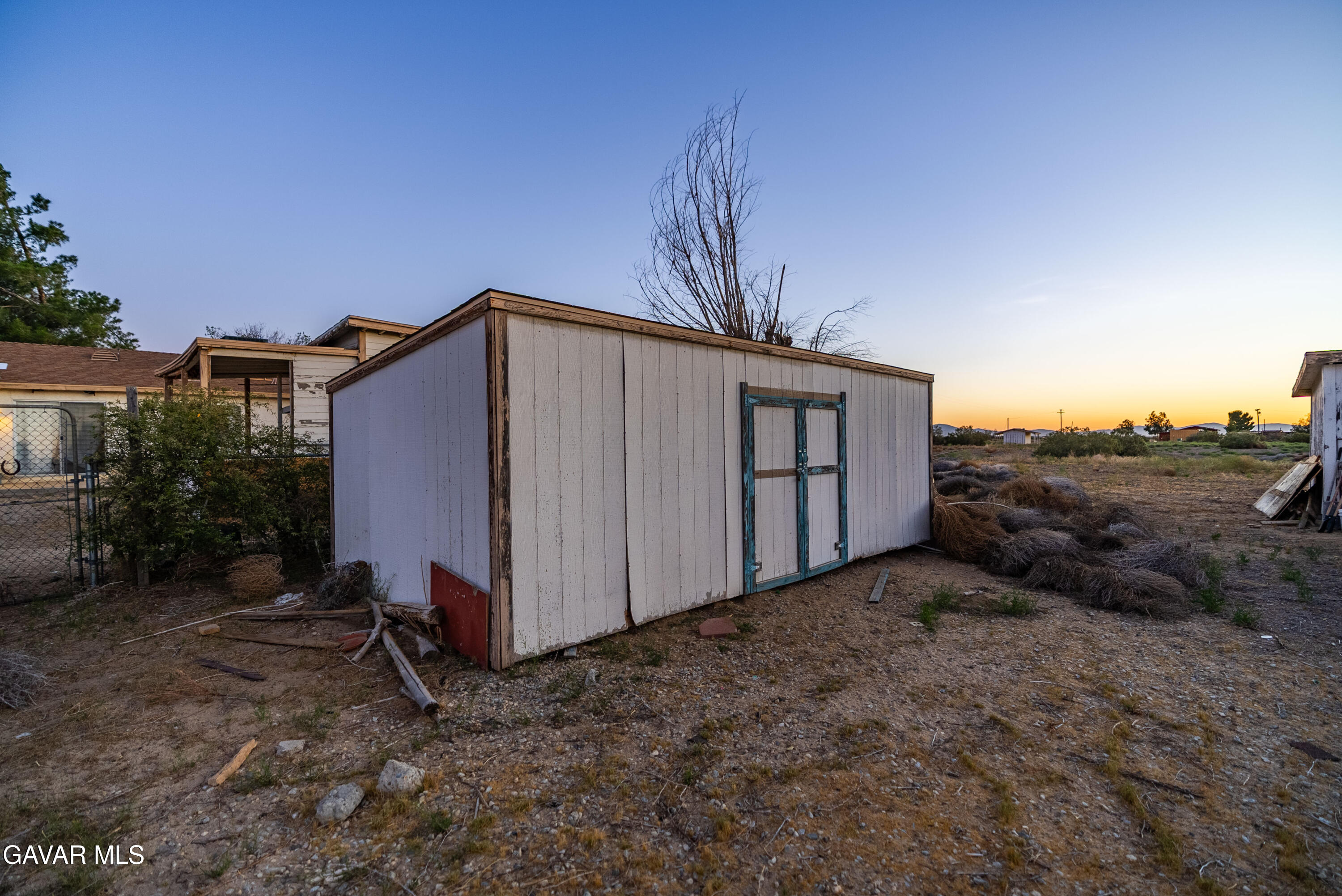 20539 East Ave R Palmdale, CA 93591 - Photo 40 of 55 a view of a house with a backyard
