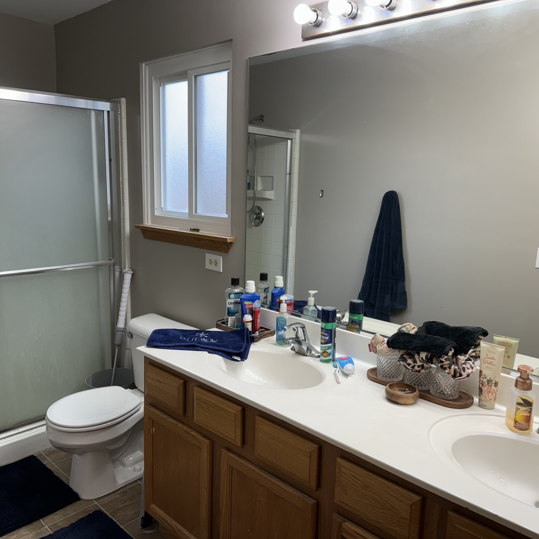 2614 Discovery Drive Plainfield, IL 60586 - Photo 17 of 28 a bathroom with a sink a toilet and mirror