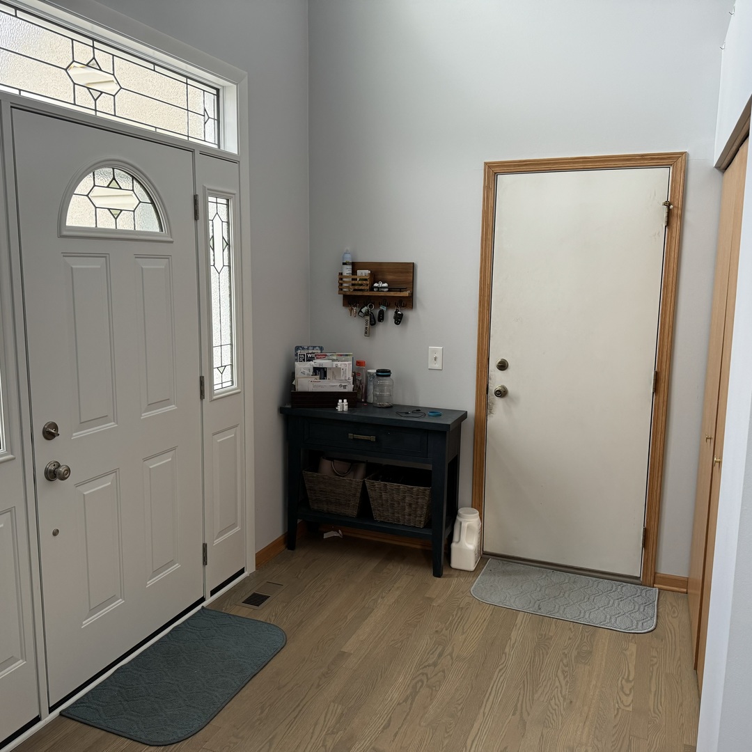 2614 Discovery Drive Plainfield, IL 60586 - Photo 2 of 28 a view of a hallway with wooden floor and a hallway