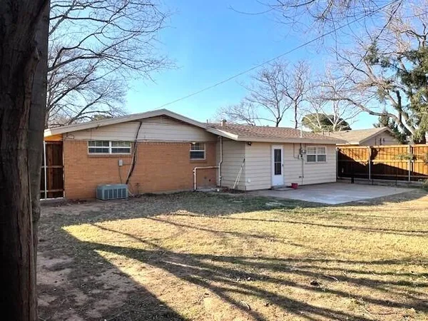 $1,400 | 2409 Utica Avenue, Lubbock, TX 79407