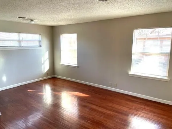 $1,400 | 2409 Utica Avenue, Lubbock, TX 79407