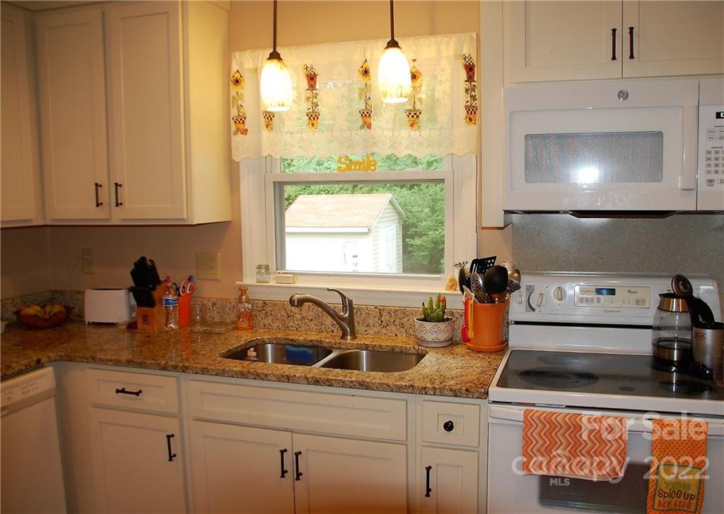 206 Clearbrook Road Matthews, NC 28105 - Photo 11 of 29 Gallery Image 11