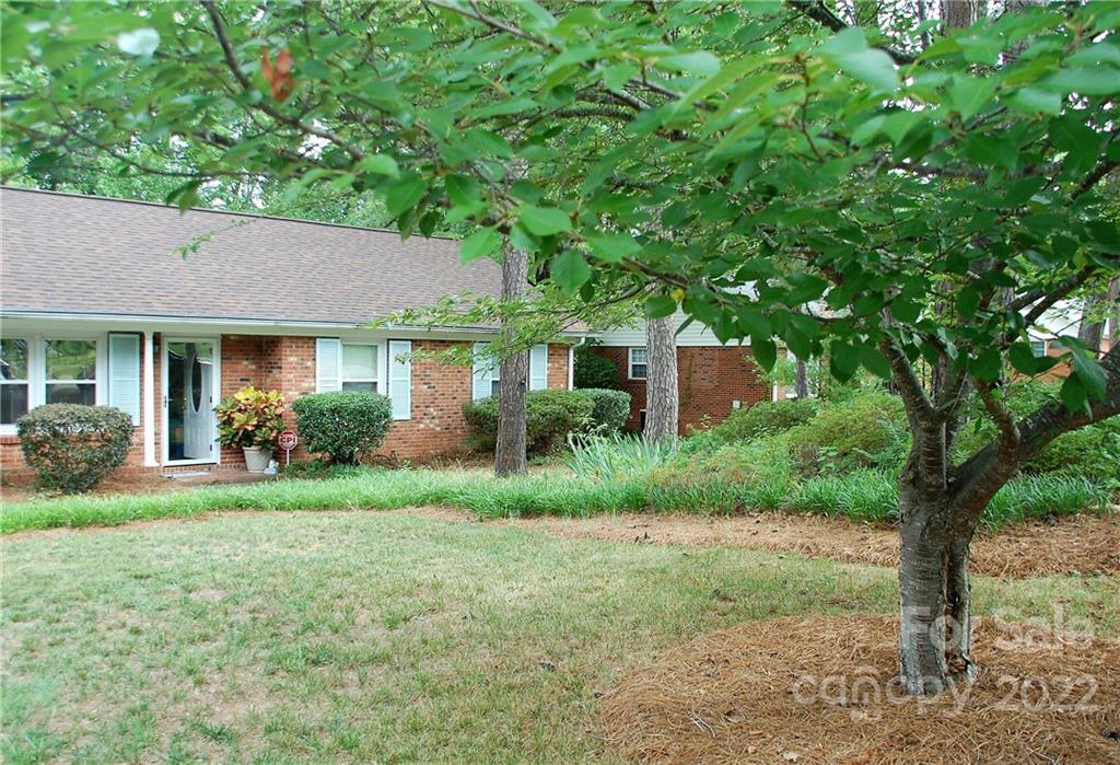 206 Clearbrook Road Matthews, NC 28105 - Photo 2 of 29 Gallery Image 2