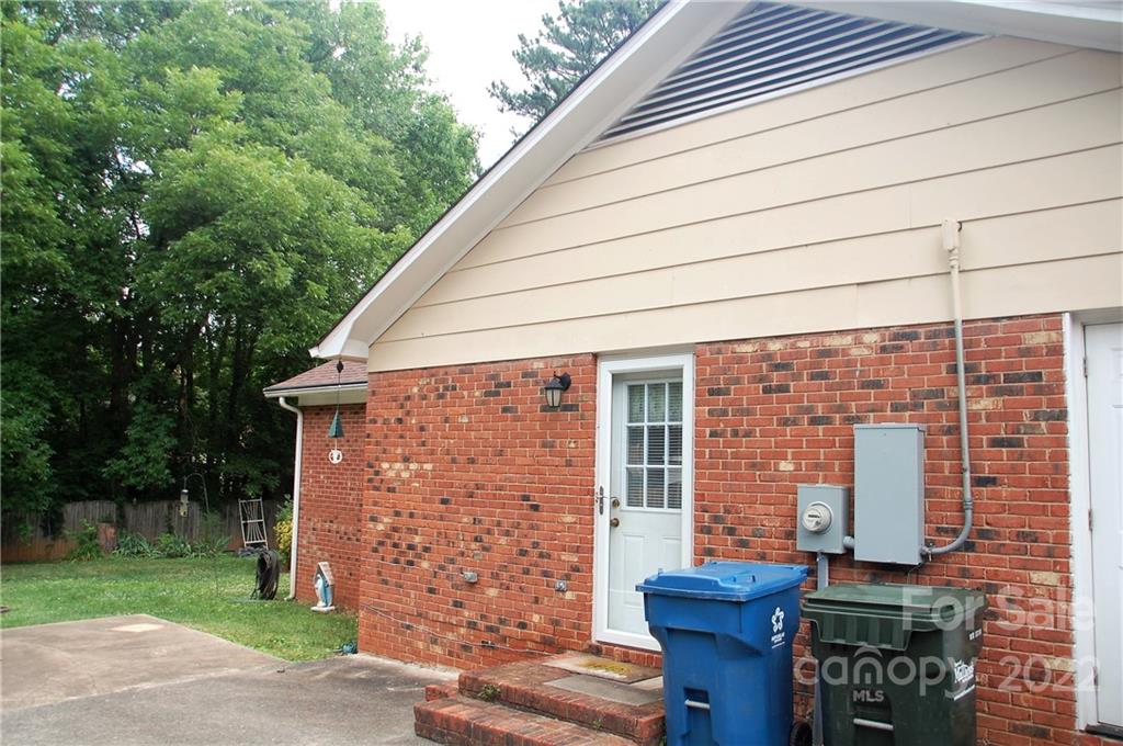 206 Clearbrook Road Matthews, NC 28105 - Photo 21 of 29 Gallery Image 21