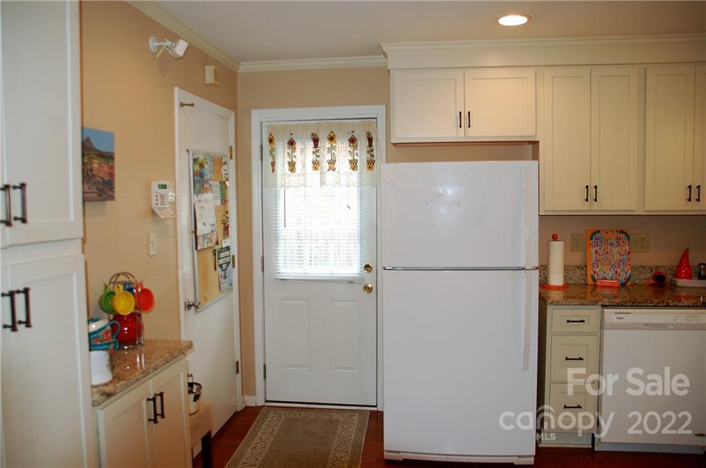 206 Clearbrook Road Matthews, NC 28105 - Photo 9 of 29 Gallery Image 9