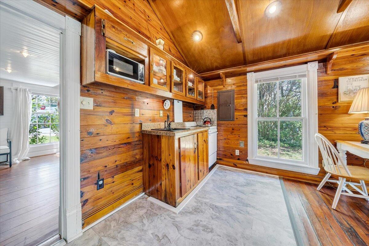 5297 Peaks Road Bedford, VA 24523 - Photo 12 of 68 11-MIB02009