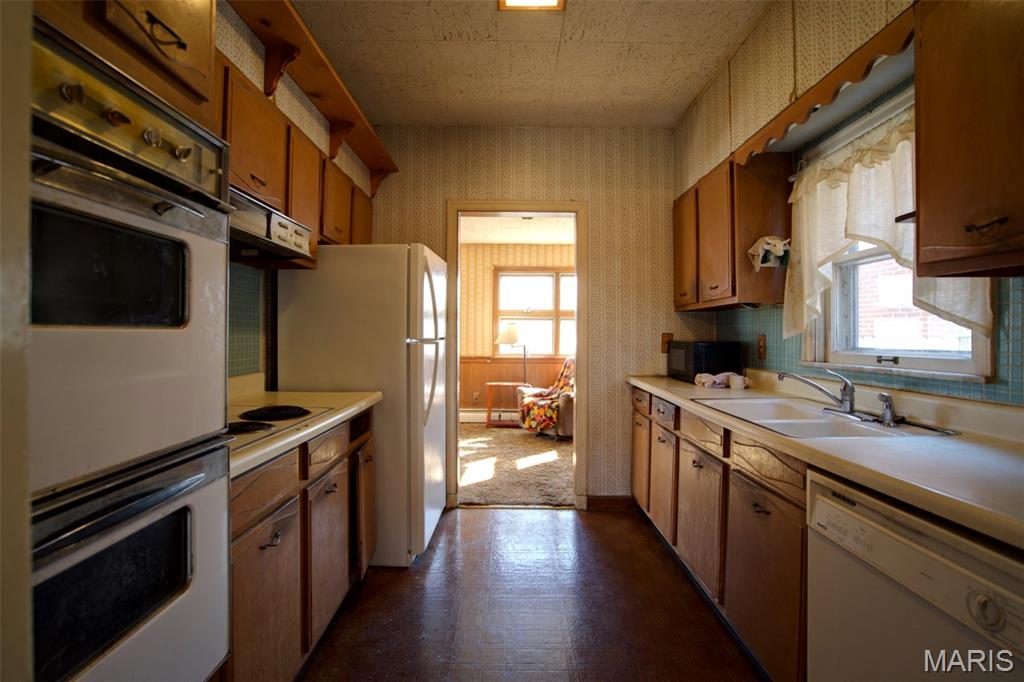 618 South Rock Hill Road Webster Groves, MO 63119 - Photo 4 of 7