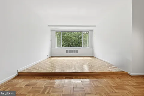 $320,000 | 4200 Cathedral Avenue Northwest, Unit 812, Washington, DC 20016