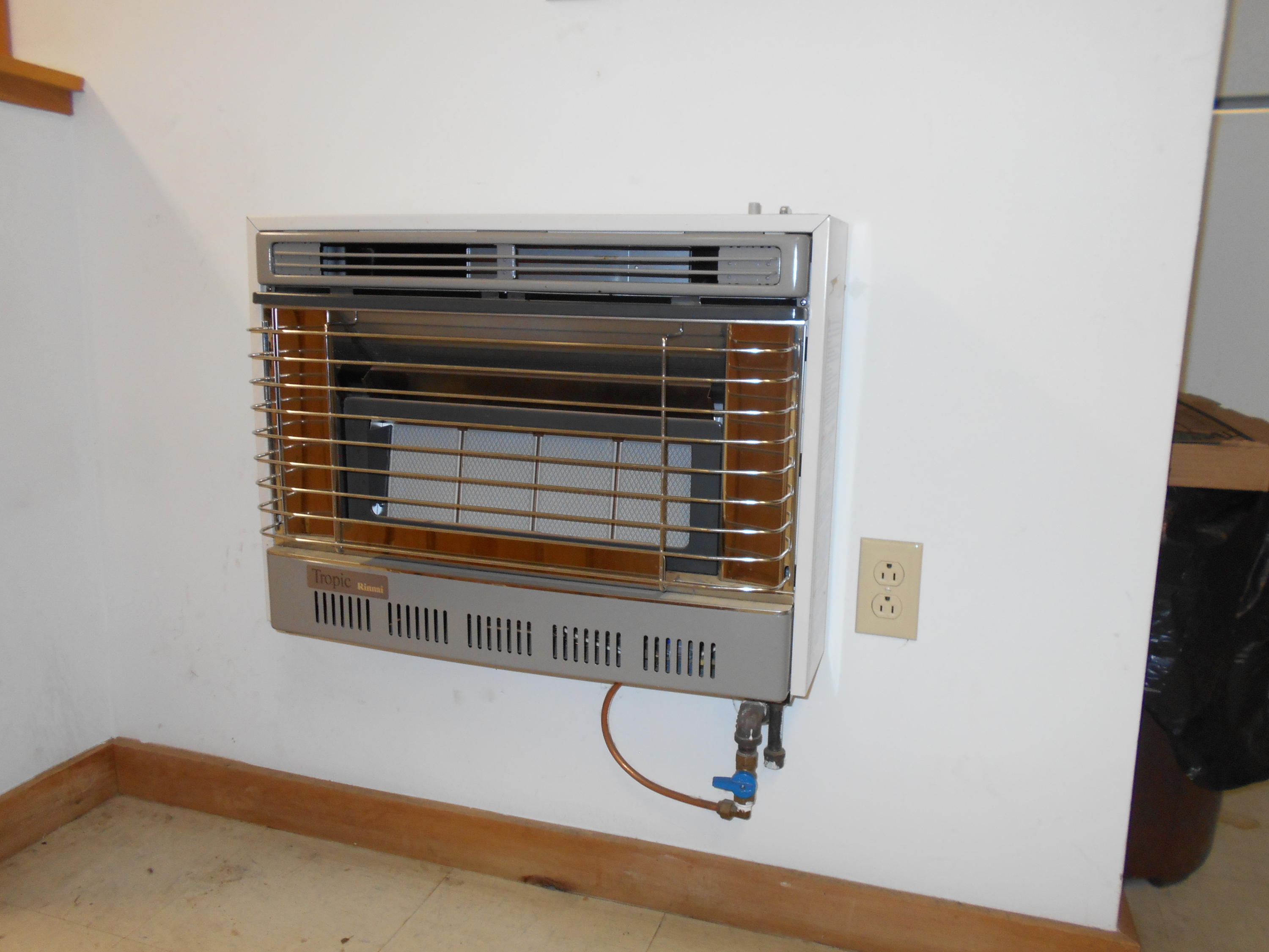 75 Main Street Mercer, ME 04957 - Photo 16 of 20 Propane Monitor Furnace