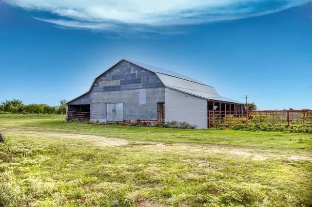 a view of a backyard of the house